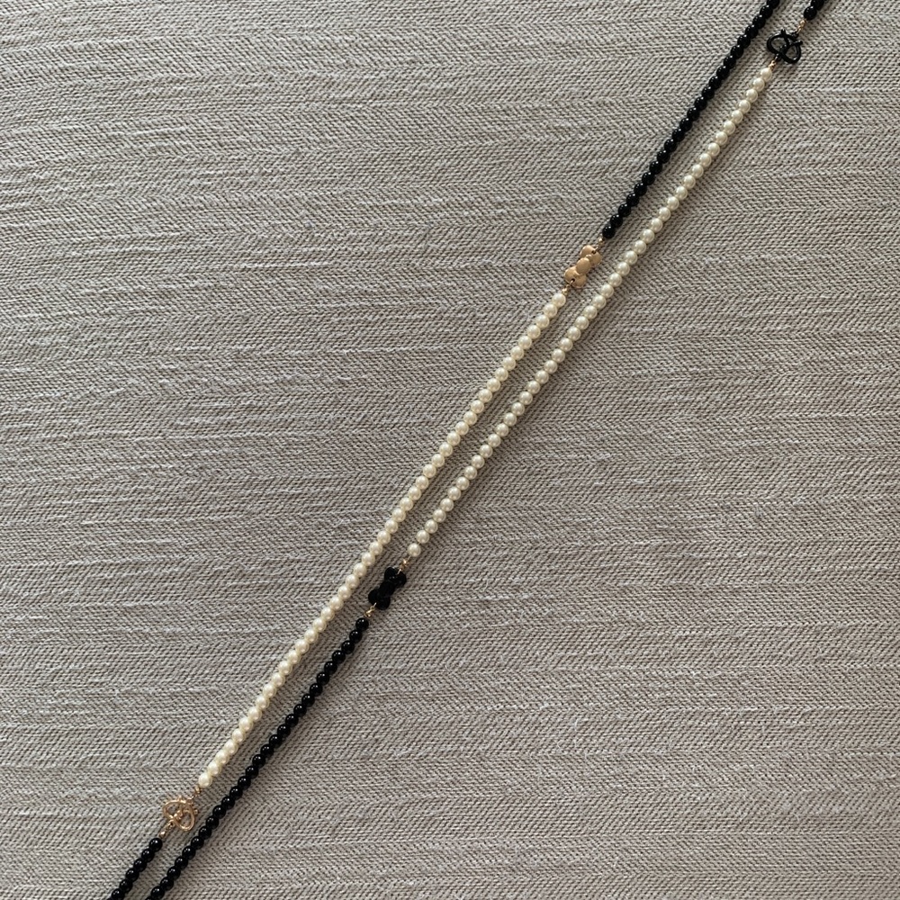 Hello Kitty black and white faux pearl necklace - Picture 2 of 4